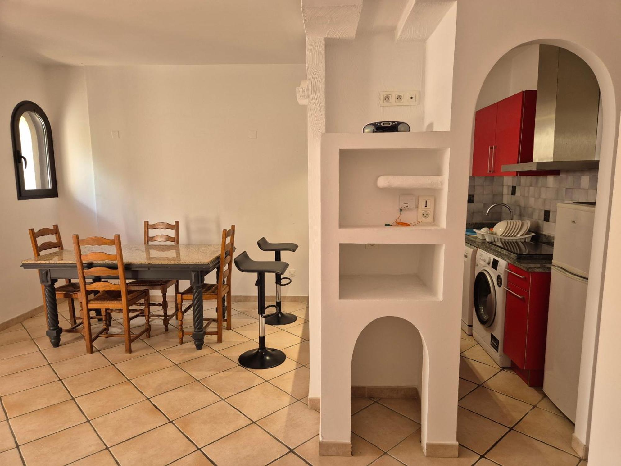 Joli Appartement Climatise Avec Terrasse A Moin 10 Minutes A Pieds De La Plage Calvi  Extérieur photo